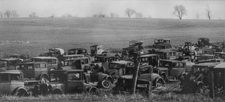 409-2756 VMA - Walker Evans, Joe's Auto Graveyard, Pennsylvania, 1935